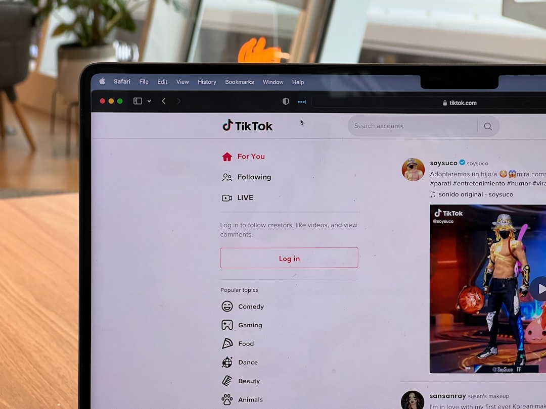 booking KOC thời trang tác động đến hành vi mua thời trang online